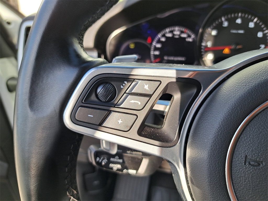 2023 Porsche Cayenne Coupe Base photo 19