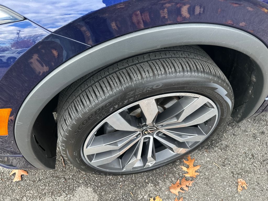 2022 Volkswagen Tiguan SEL Premium R-Line photo 2