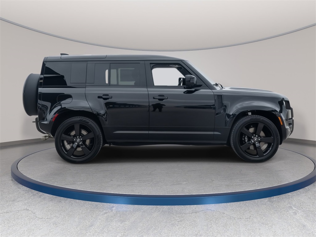 2025 Land Rover Defender 110 V8 photo 4