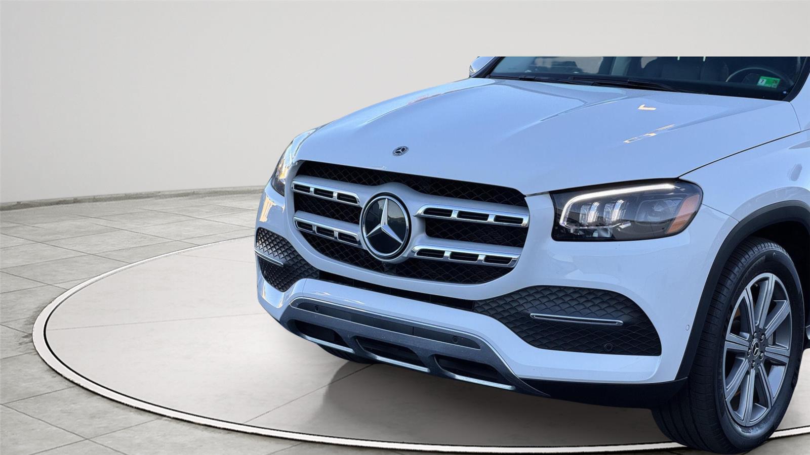 2023 Mercedes Benz GLS 450 4MATIC photo 3