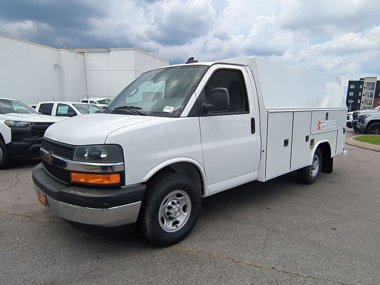 2025 Chevrolet Express Cutaway Base's photo