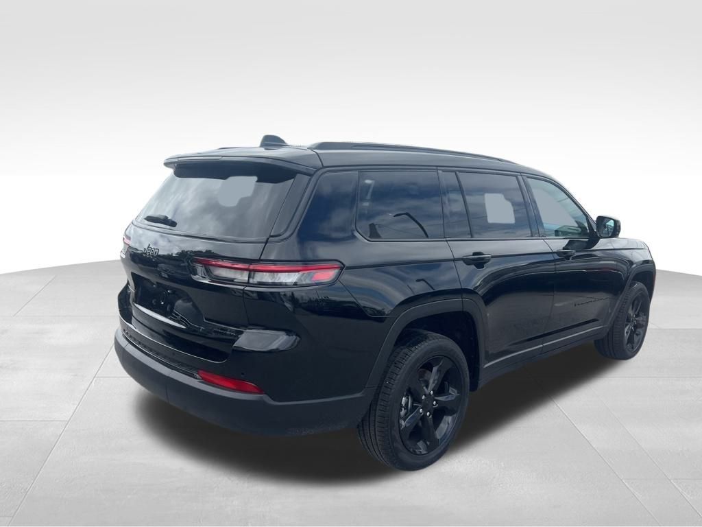 2025 Jeep Grand Cherokee Limited photo 2