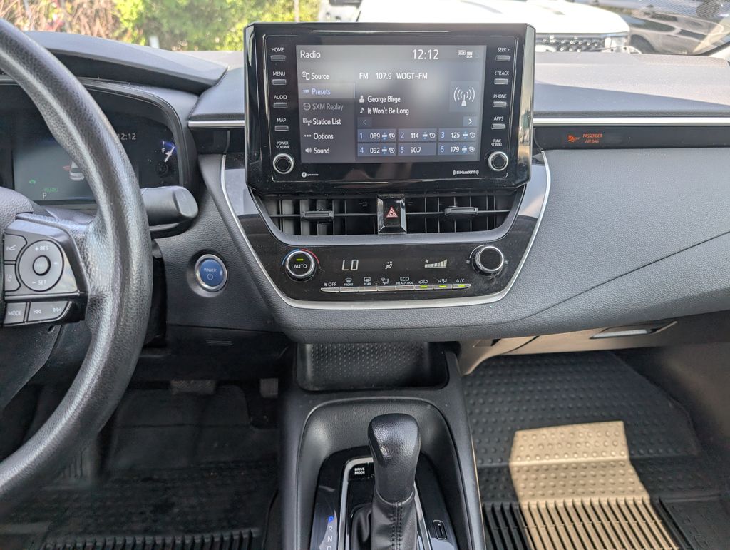 2022 Toyota Corolla LE photo 17