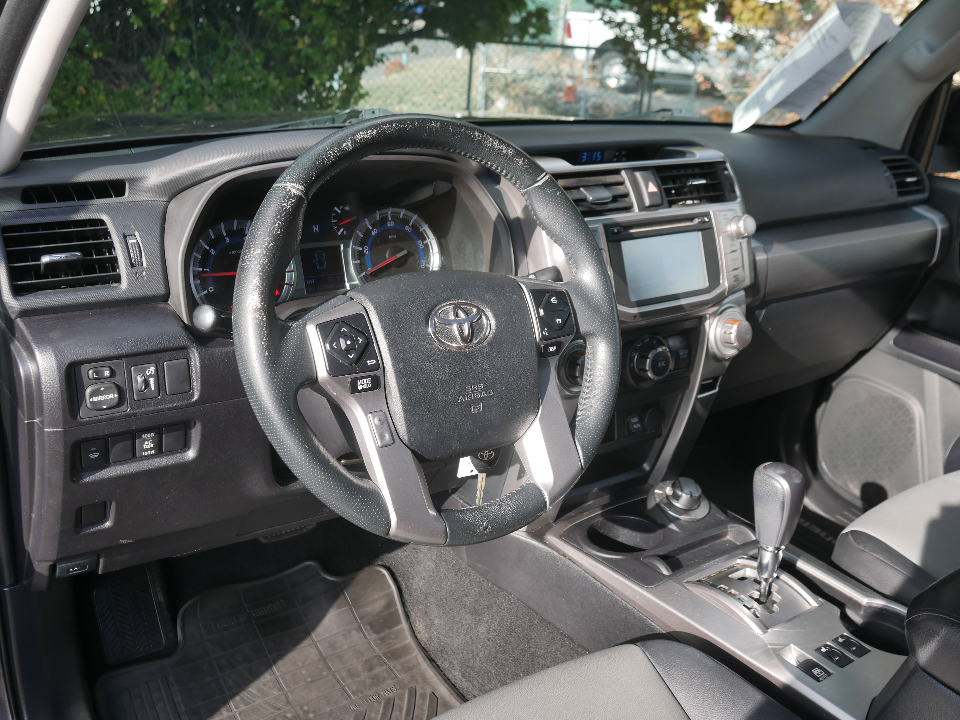 2016 Toyota 4Runner SR5 Premium photo 3