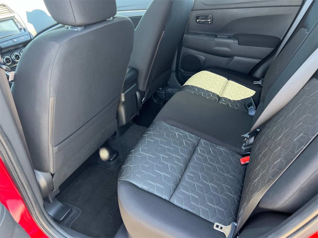 2025 Mitsubishi Outlander S photo 11