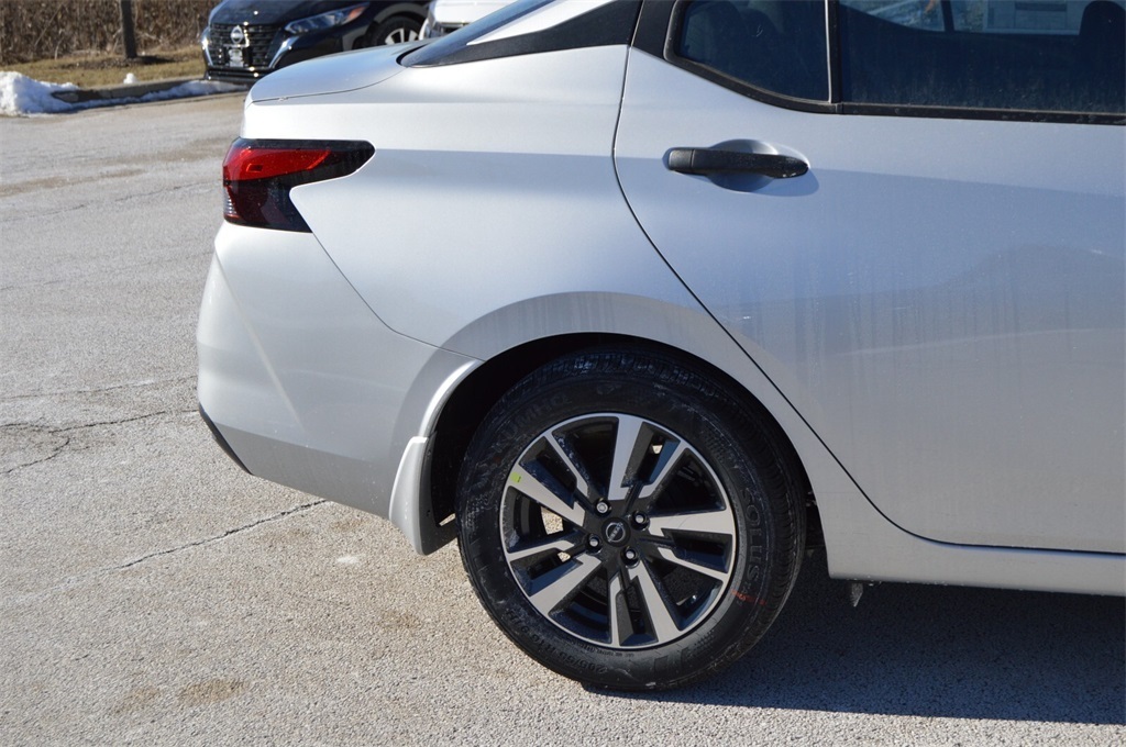 2025 Nissan Versa S photo 5