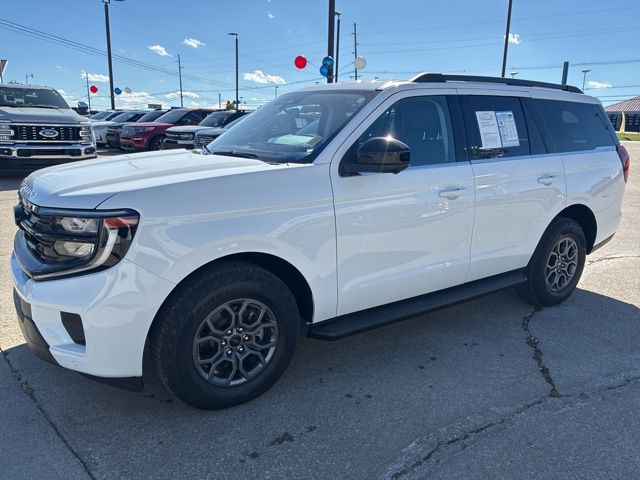 2025 Ford Expedition photo 3