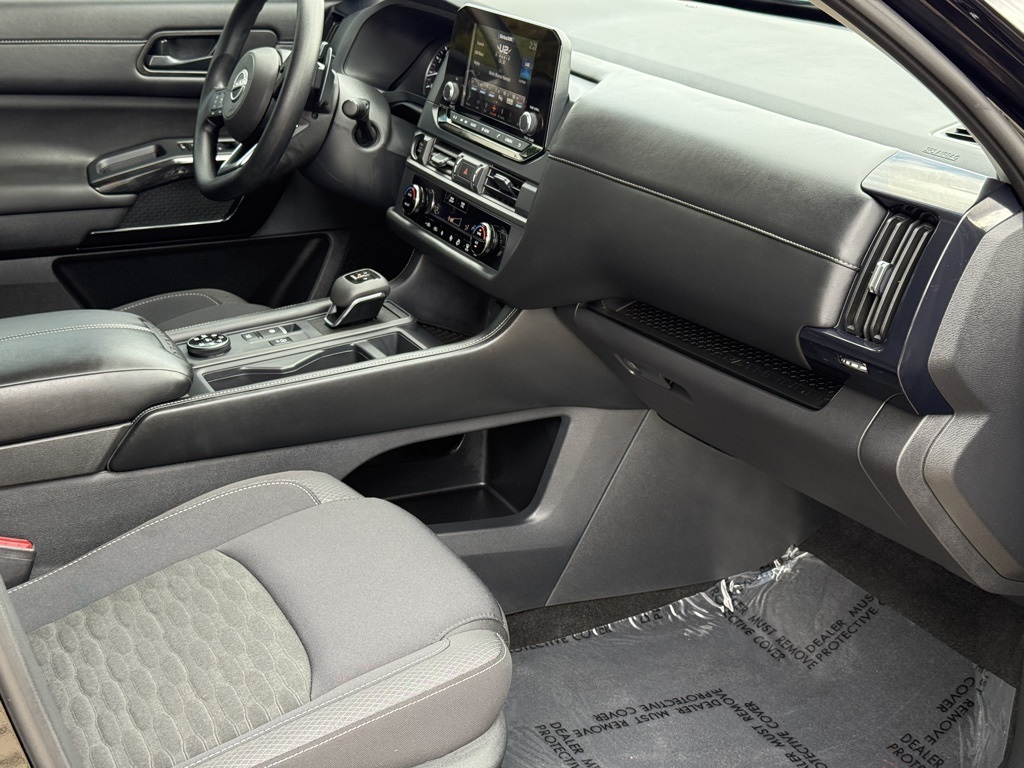 2025 Nissan Pathfinder S photo 28