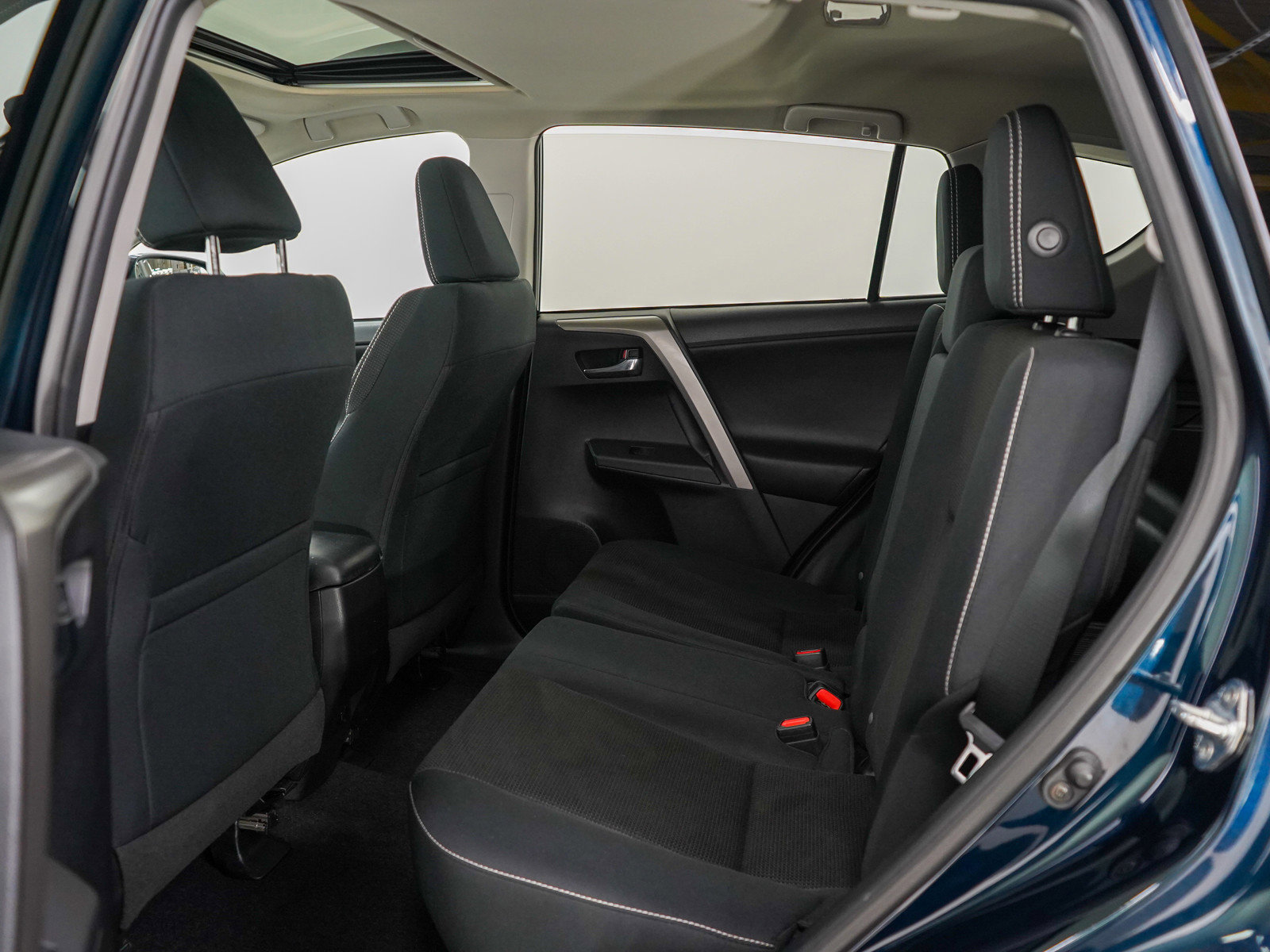 2017 Toyota RAV4 XLE photo 16