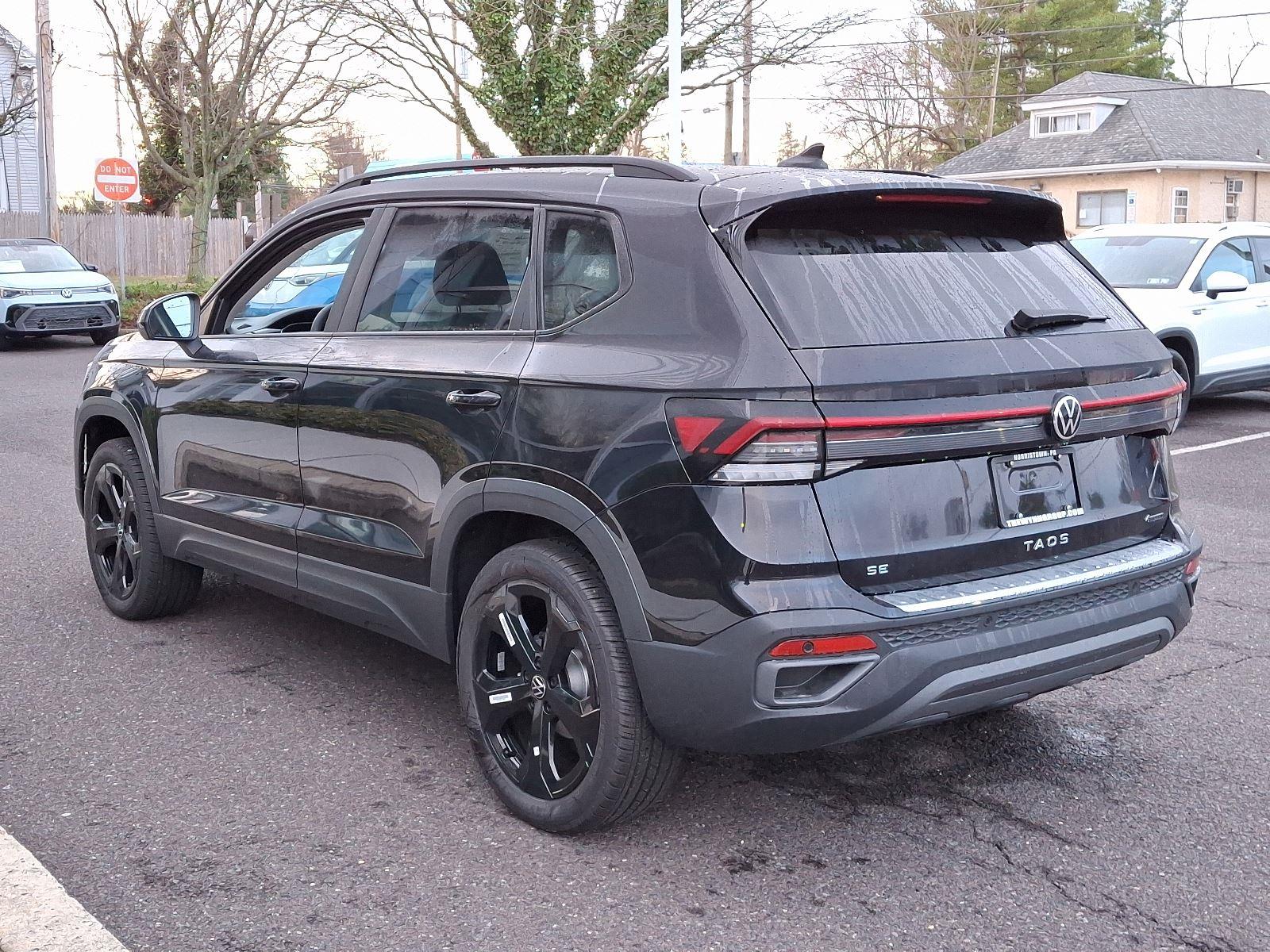 2025 Volkswagen Taos SE photo 3