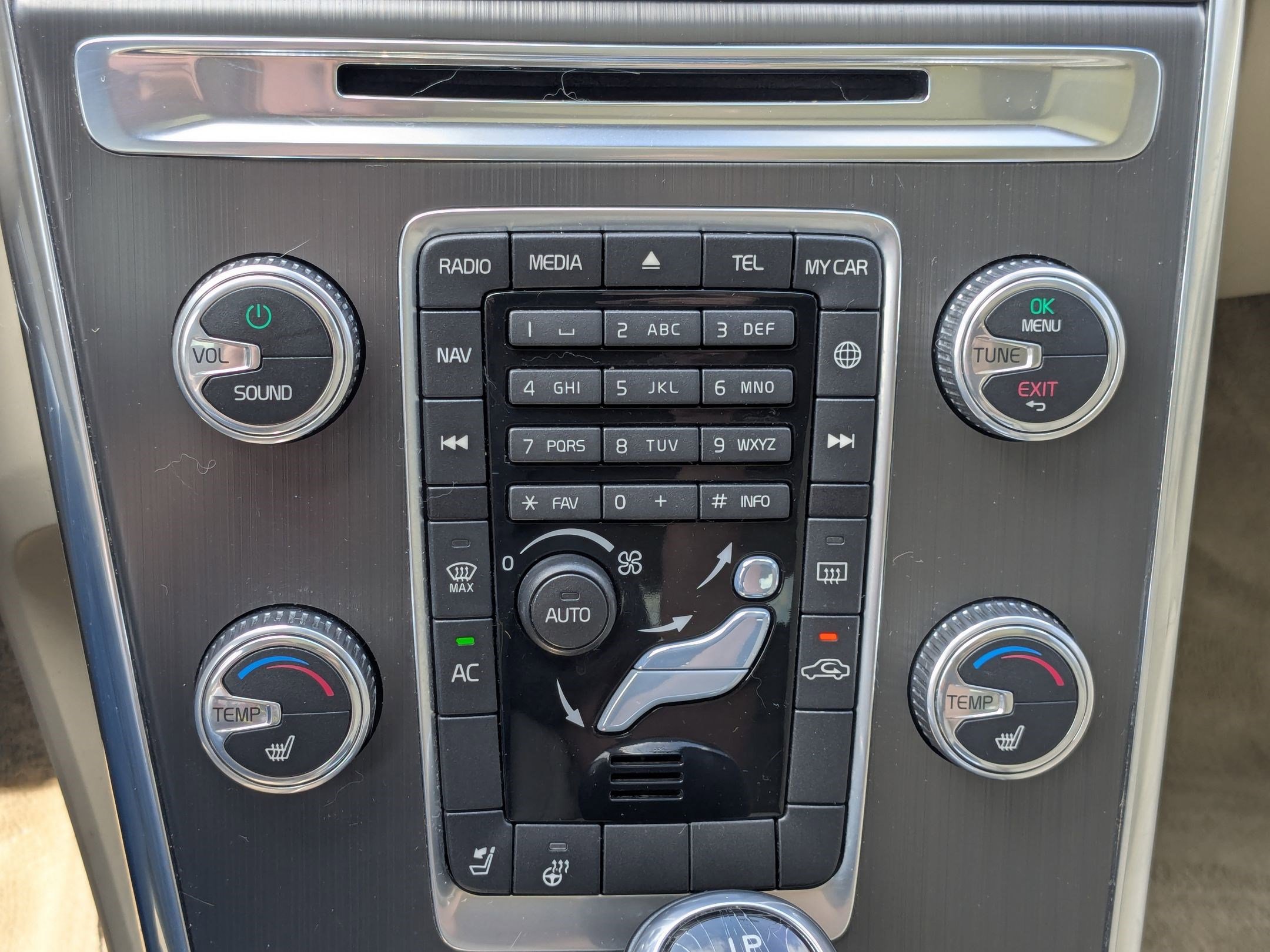 2015 Volvo XC60 T5 Premier photo 22
