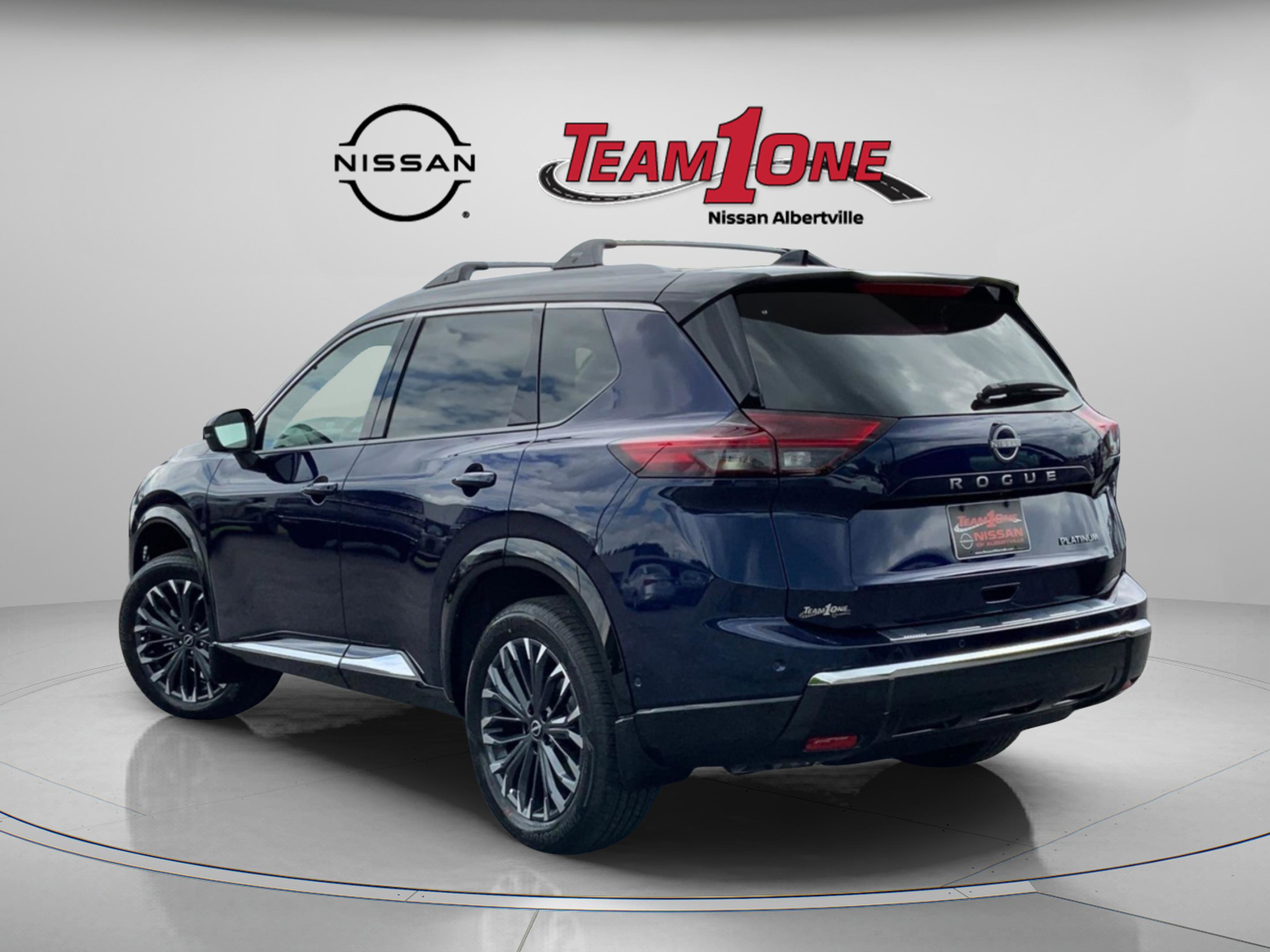 2025 Nissan Rogue Platinum photo 2