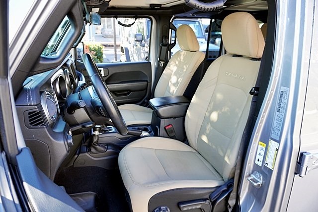 Used 2018 Silver Jeep Unlimited Sahara image 18