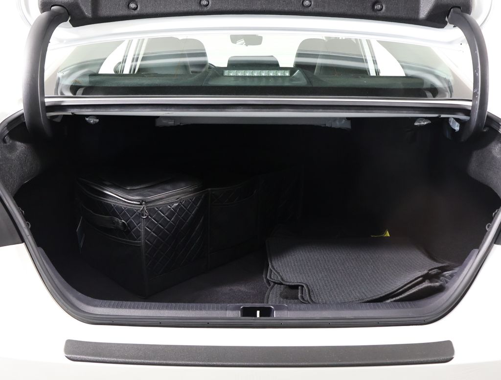 2023 Toyota Camry SE photo 16