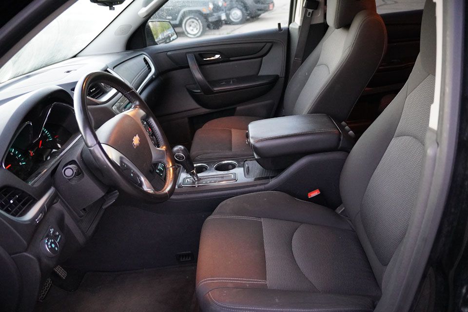 2017 Chevrolet Traverse 1LT photo 4