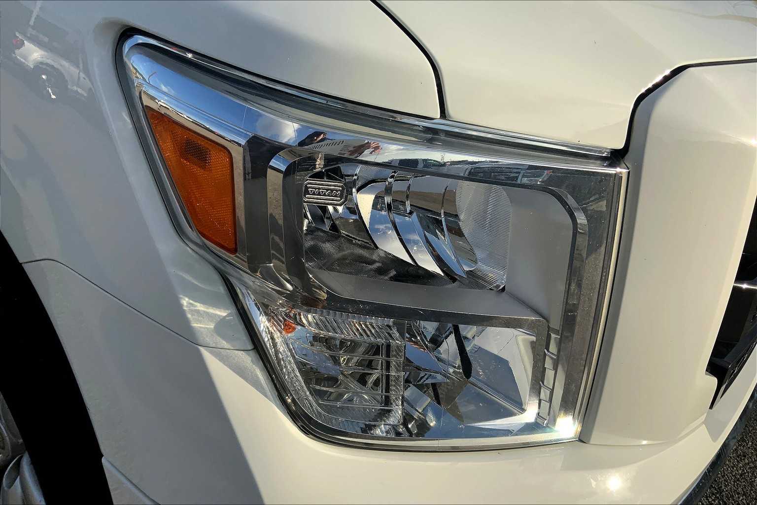 2020 Nissan Titan SV photo 22
