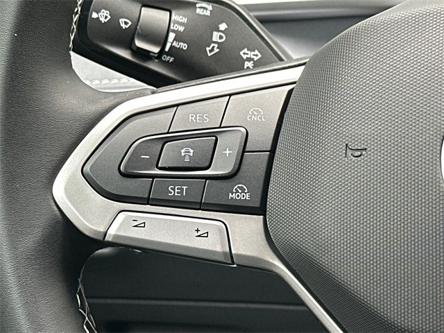 2025 Volkswagen Tiguan SE photo 25