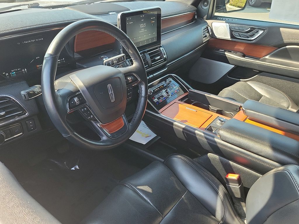 2020 Lincoln Navigator L Reserve photo 3