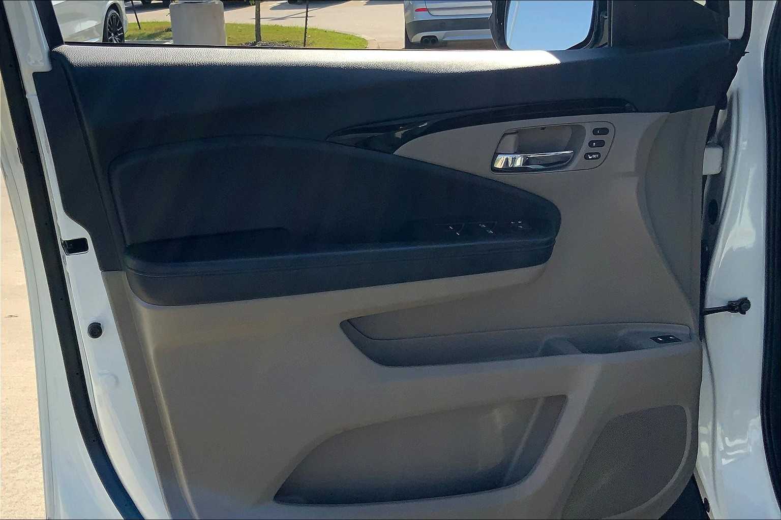 2018 Honda Pilot Touring photo 25