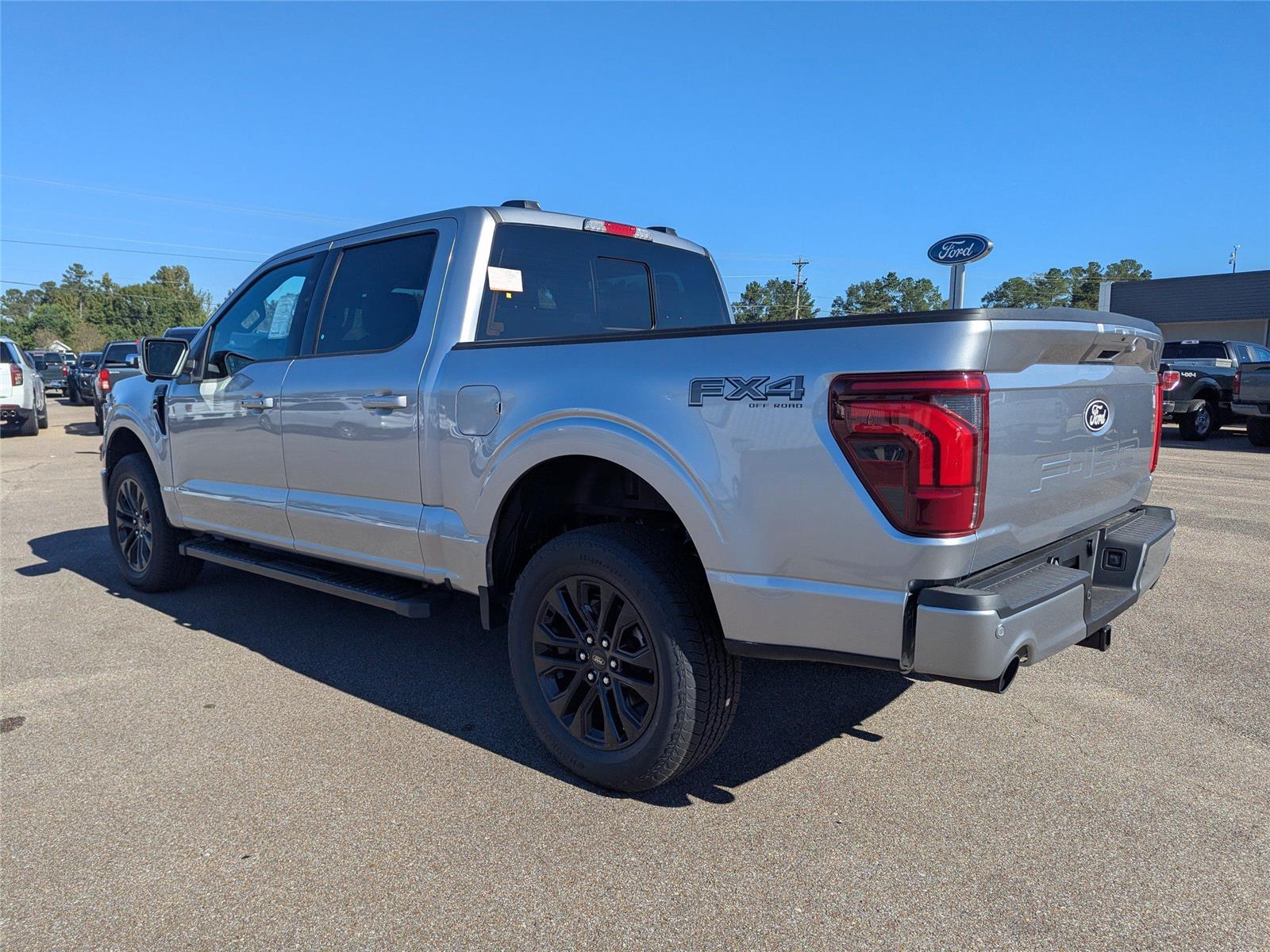 2025 Ford F-150 Lariat photo 3