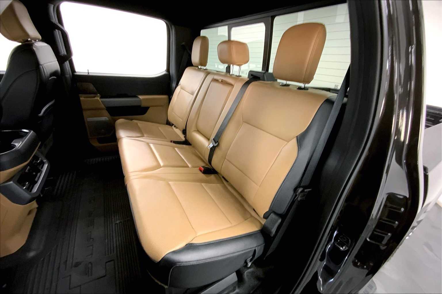 2024 Ford F-350 Lariat photo 18
