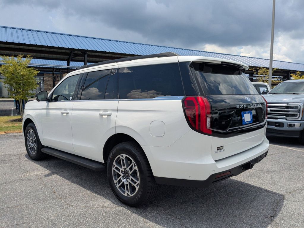 2025 Ford Expedition photo 4