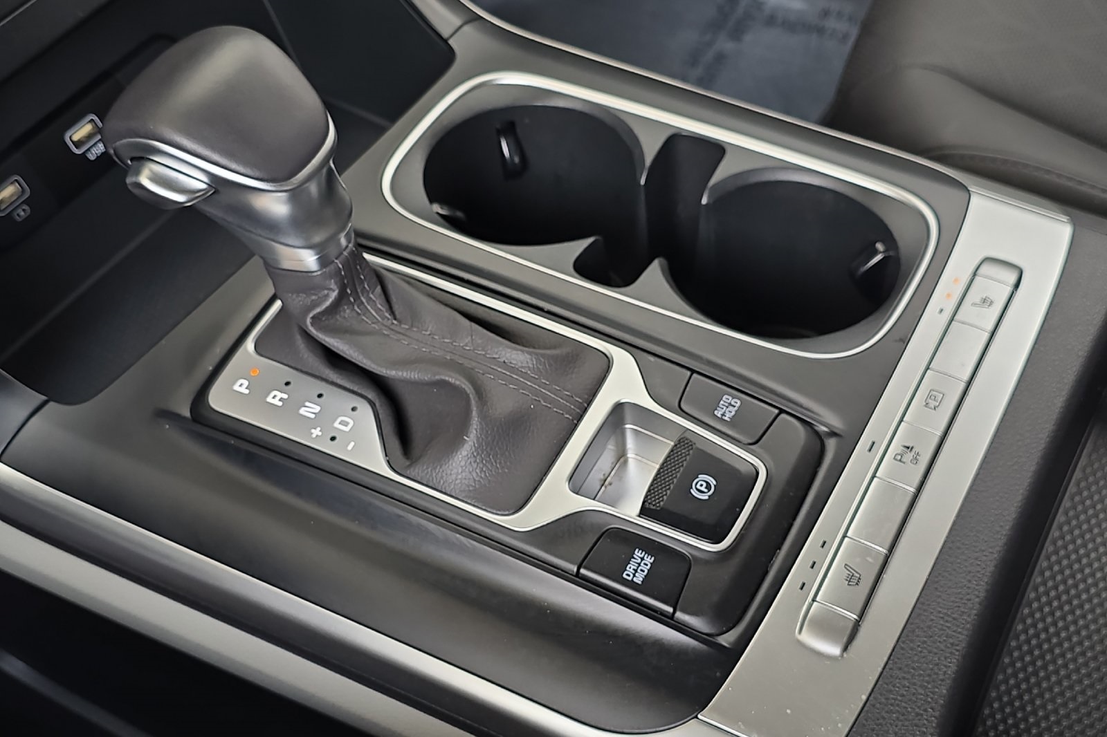 2024 Kia Carnival LX photo 22