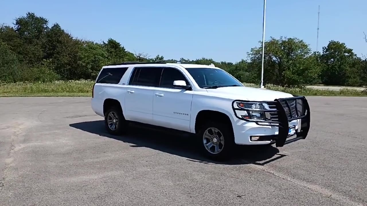 2018 Chevrolet Suburban LT photo 2