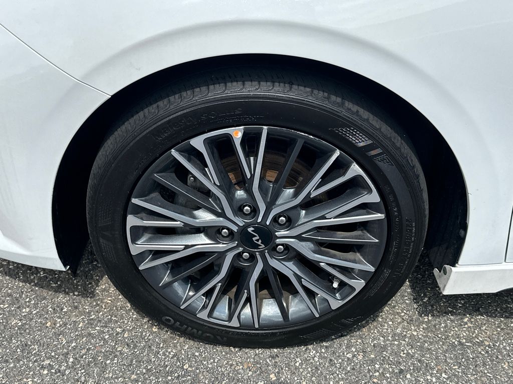 2023 Kia Forte GT-Line photo 8
