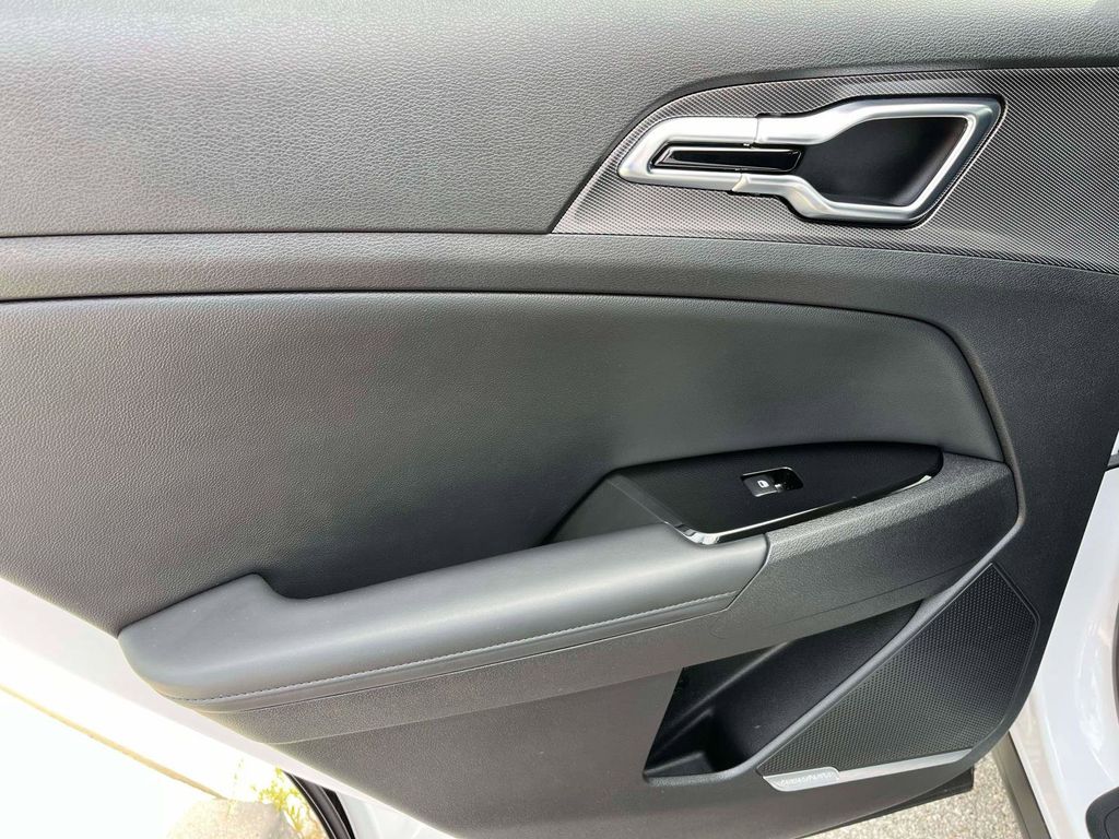 2023 Kia Sportage photo 2