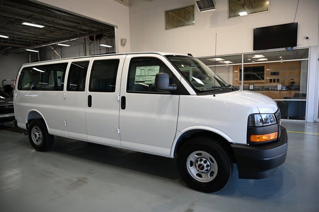 2025 Gmc Savana Cargo 3500 photo 3