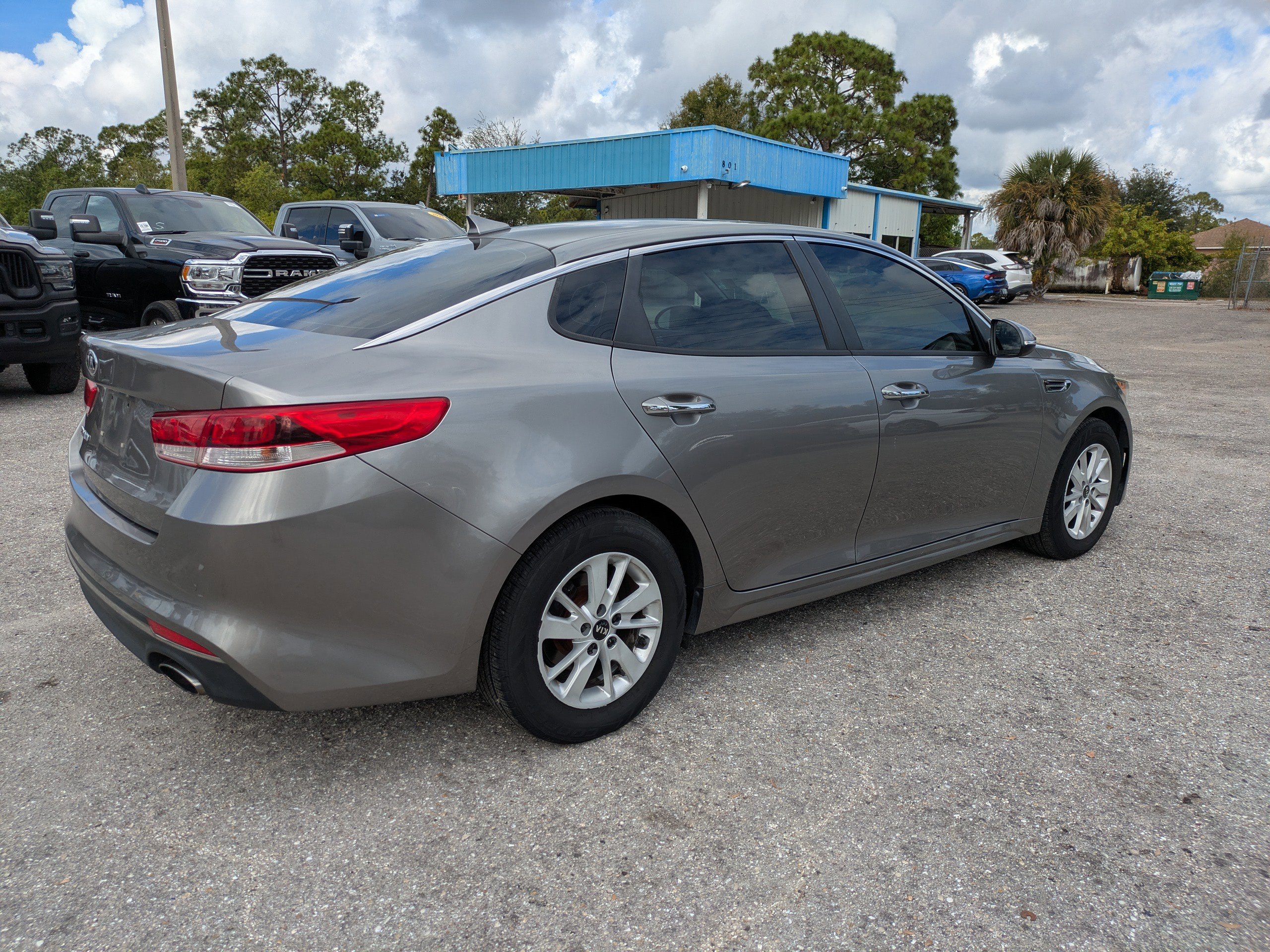 2018 Kia Optima LX photo 4