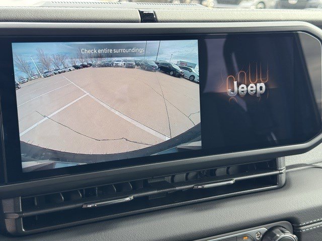 2025 Jeep Wrangler Sahara photo 14