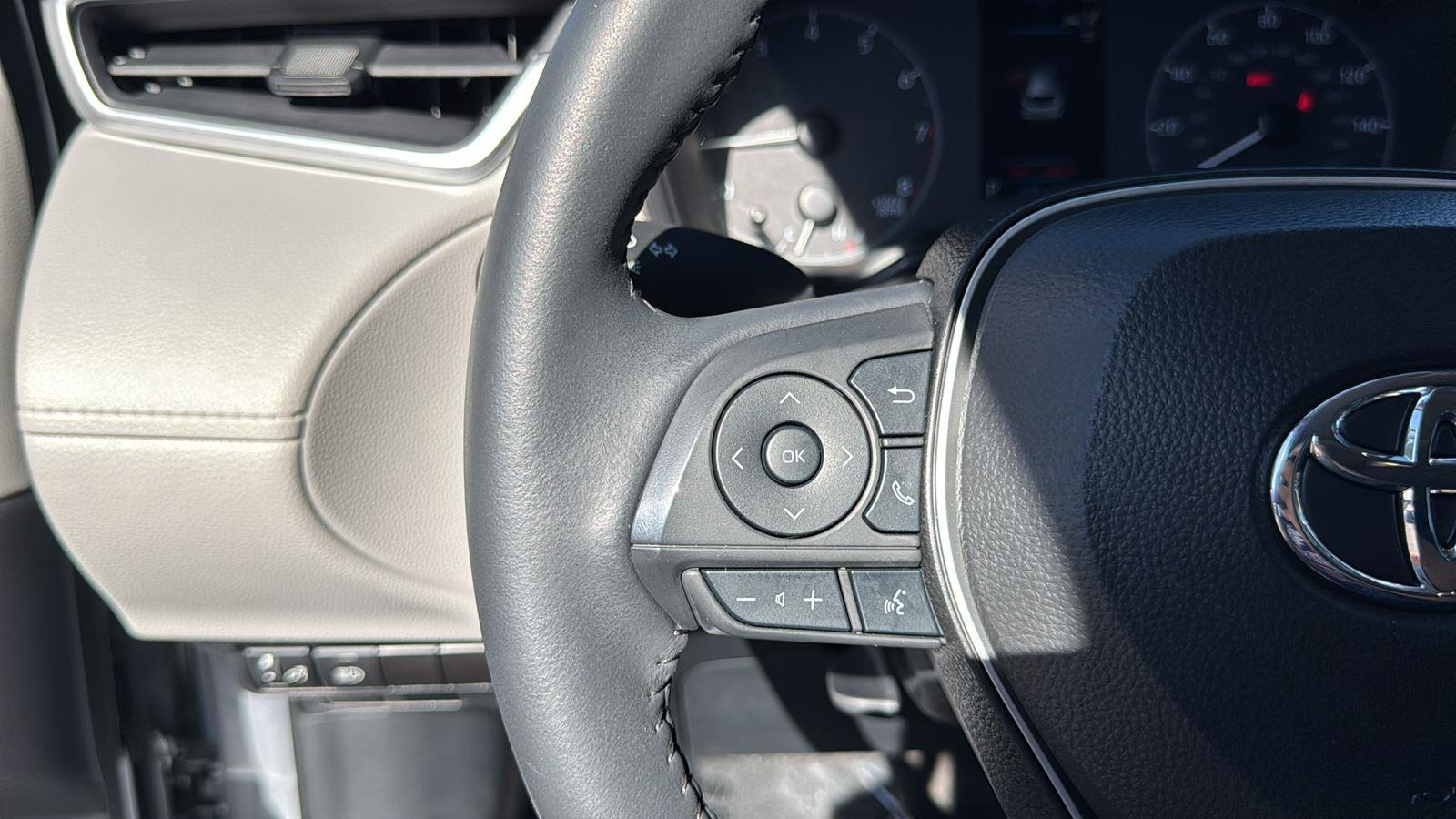 2024 Toyota Corolla Cross LE photo 16