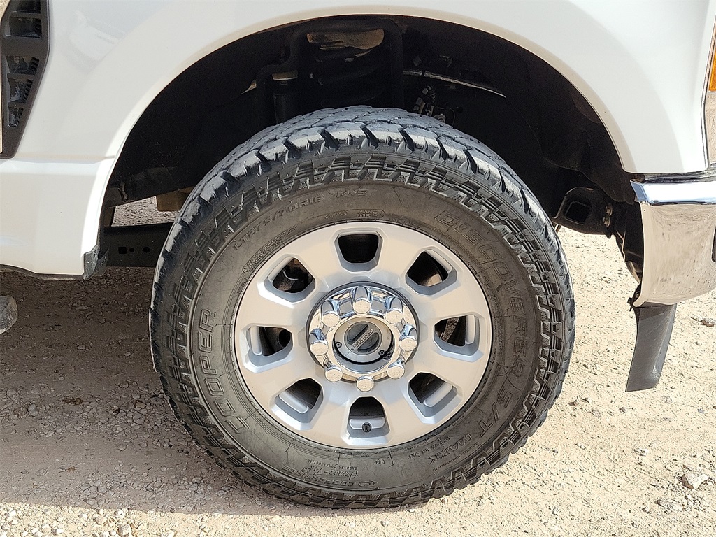 2023 Ford F-350 XLT photo 14