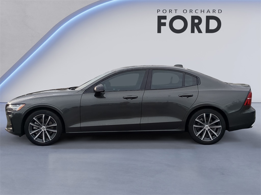 2022 Volvo S60 B5 Momentum photo 2