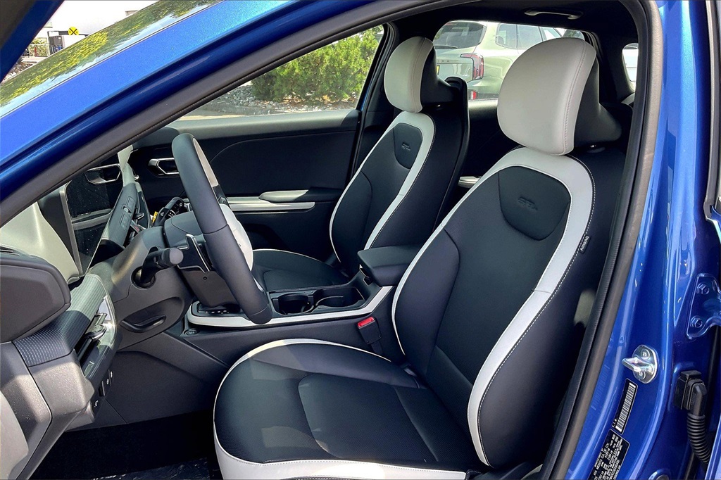 2025 Kia K4 GT-Line Turbo photo 9