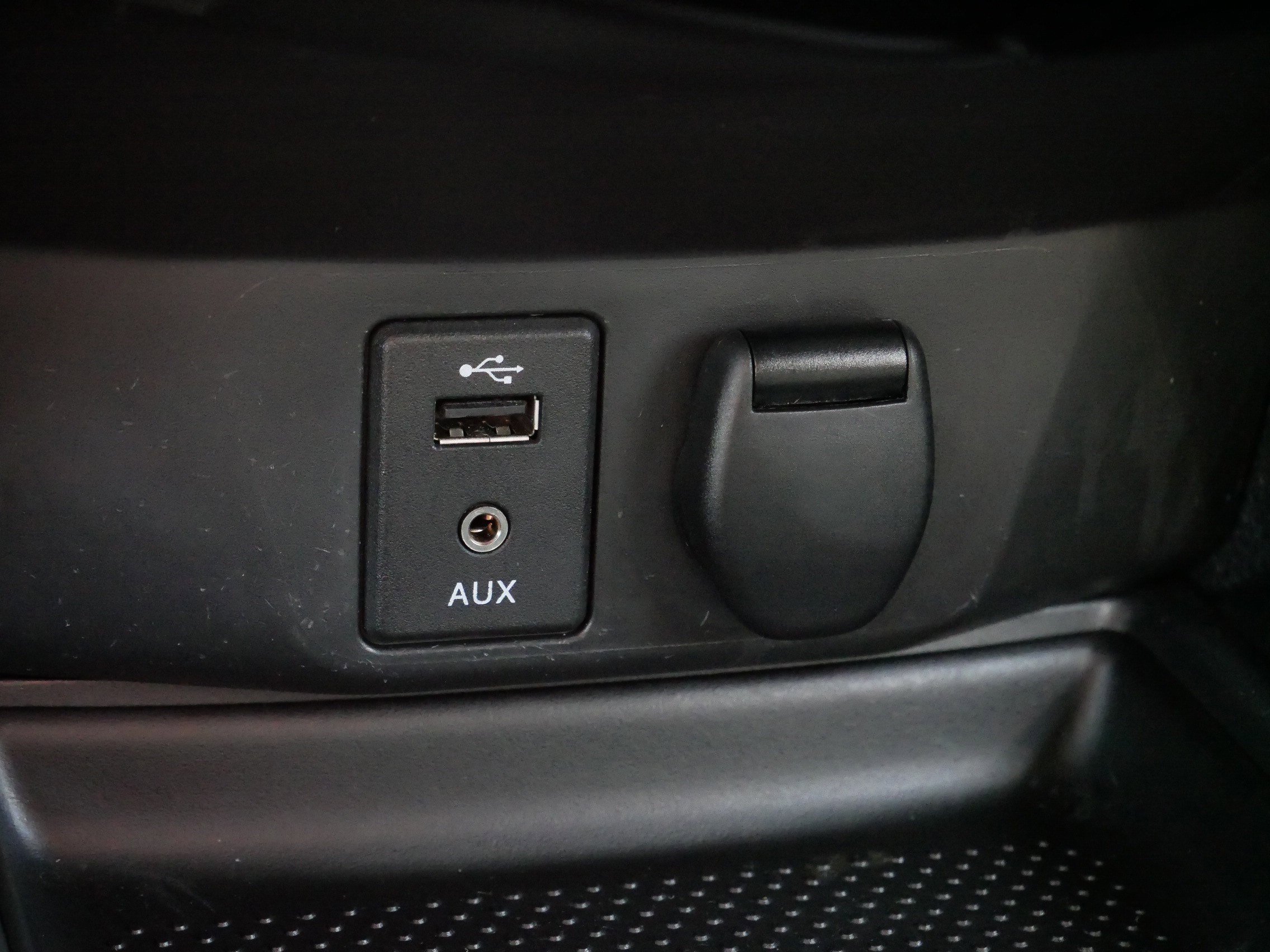 2016 Nissan Rogue SV photo 28