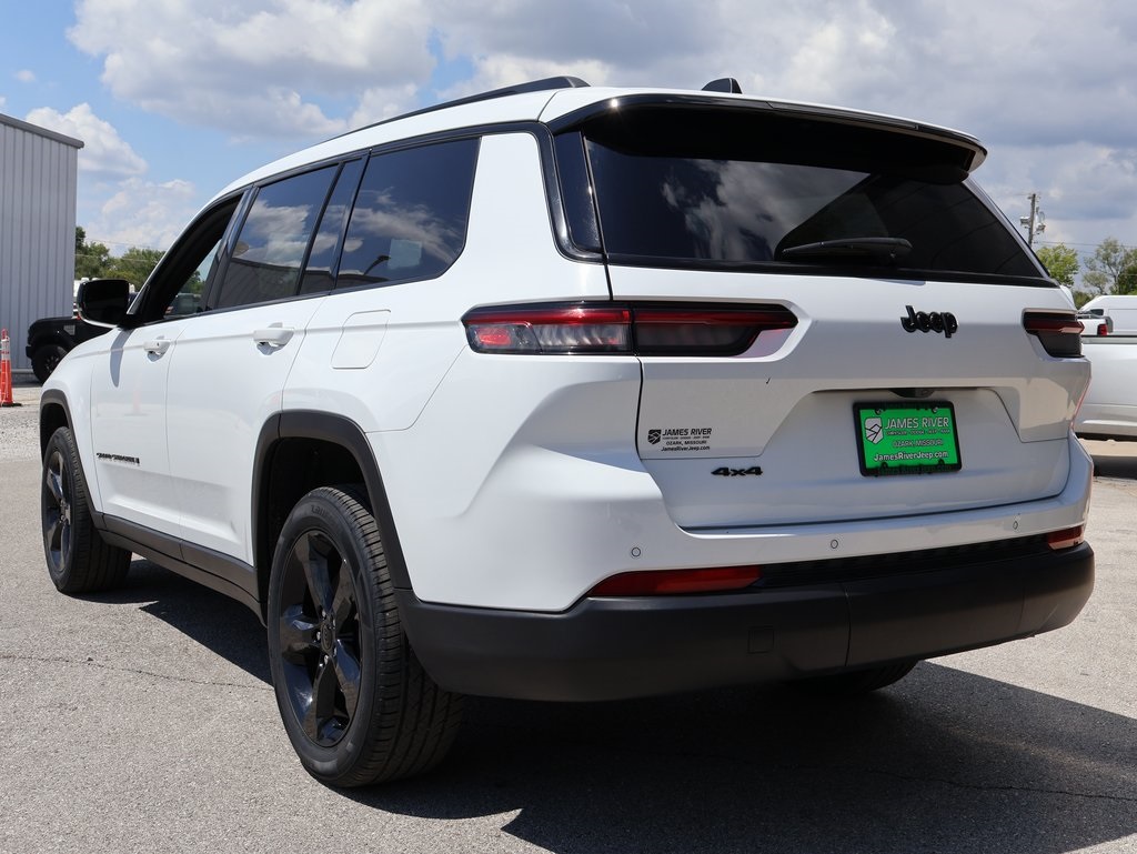 2023 Jeep Grand Cherokee Altitude photo 3