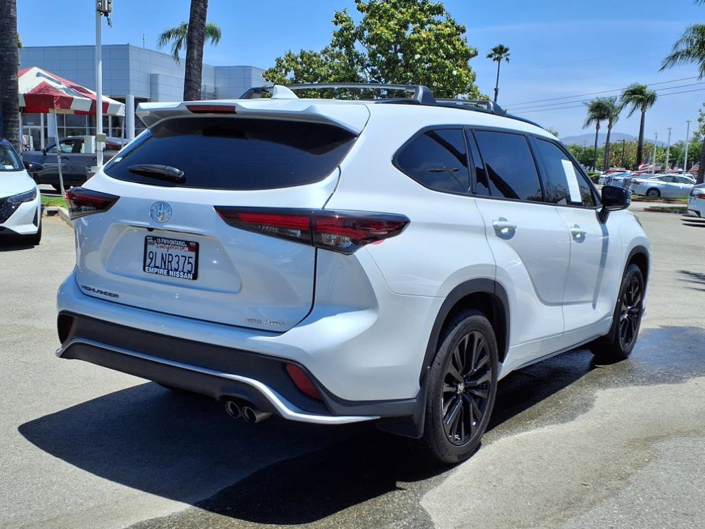 2024 Toyota Highlander LE photo 3