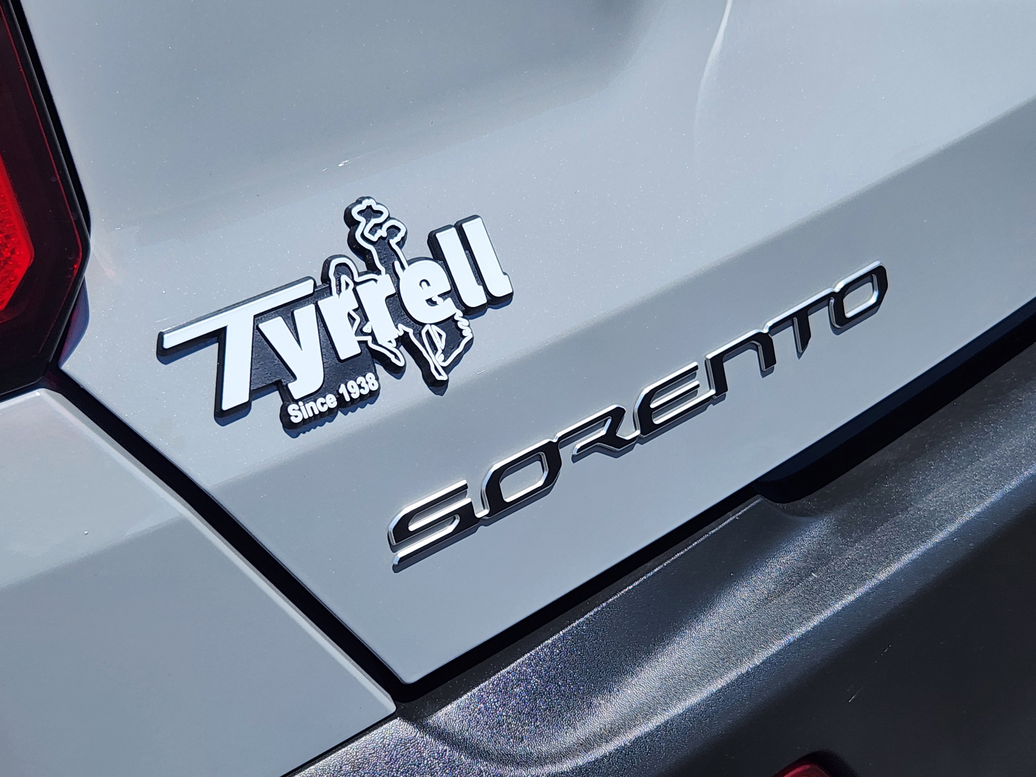 2023 Kia Sorento X-Line SX Prestige photo 2
