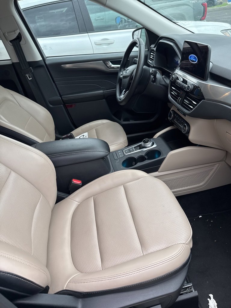 2021 Ford Escape Titanium Hybrid photo 8