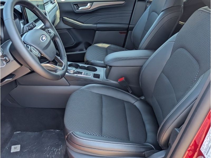 2025 Ford Escape Plug-In Hybrid photo 3