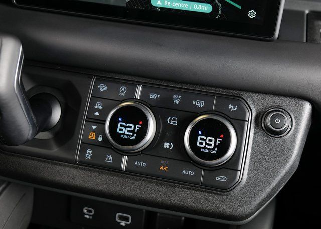 2024 Land Rover Defender 110 X-Dynamic SE photo 15