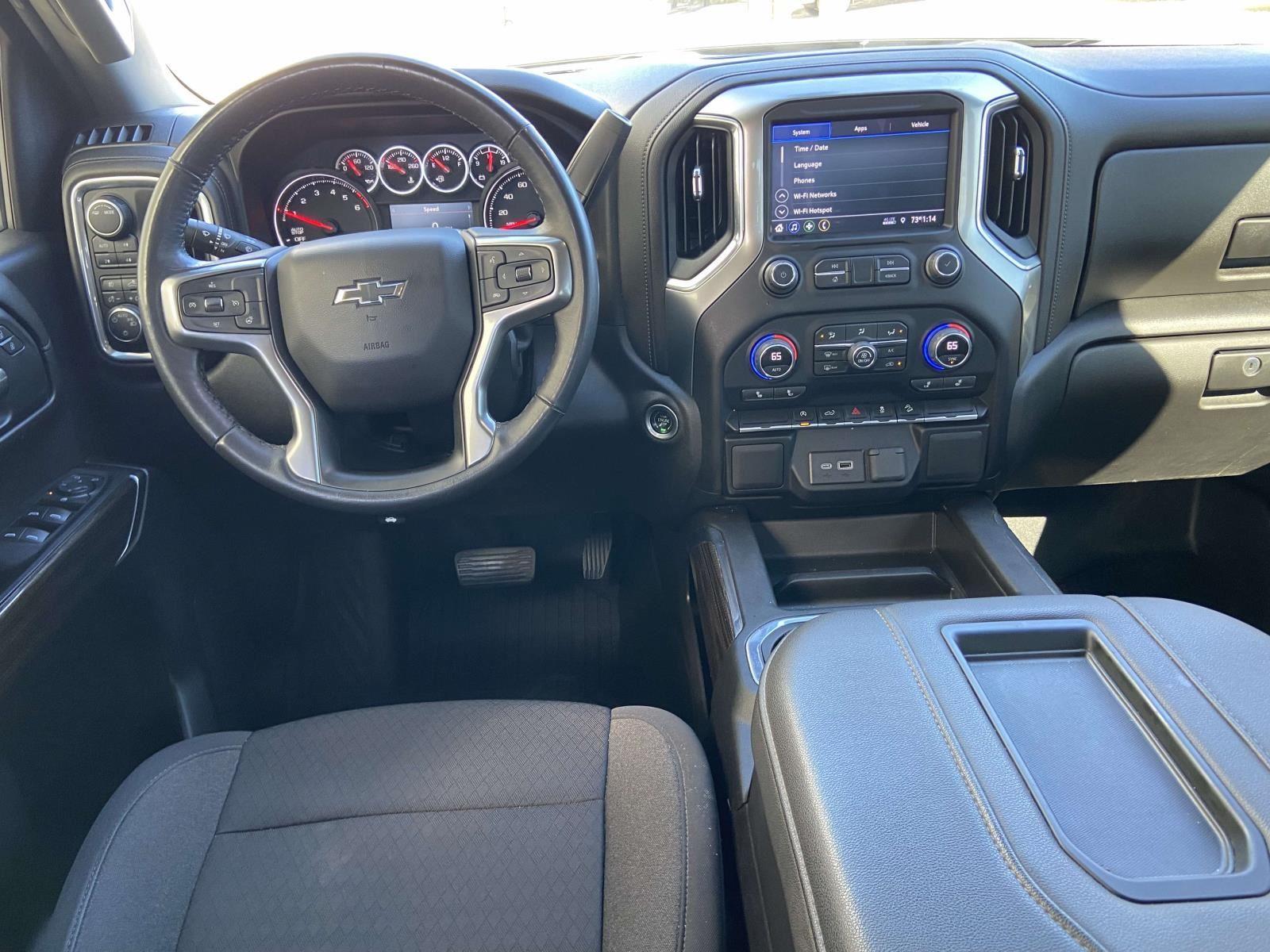 2022 Chevrolet Silverado 1500 RST photo 2