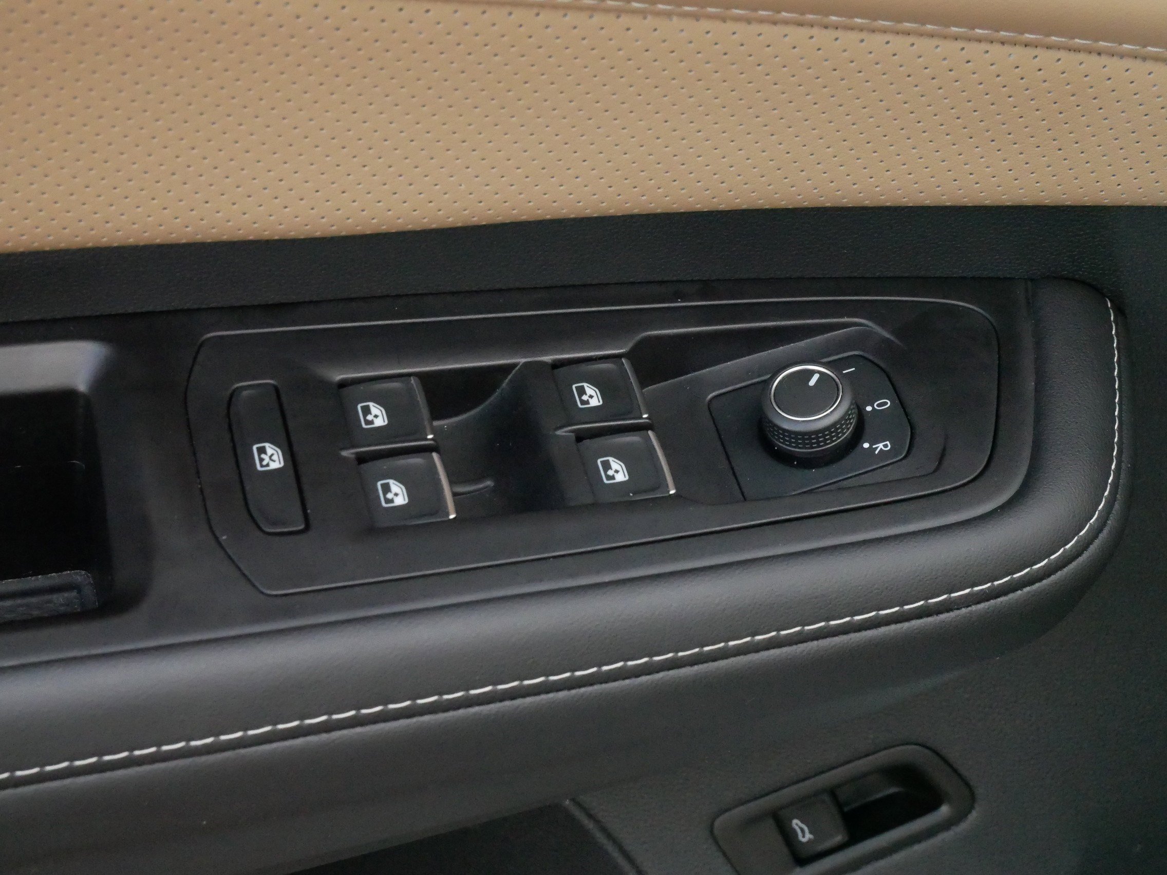 2024 Volkswagen Atlas Cross Sport SE Technology photo 17