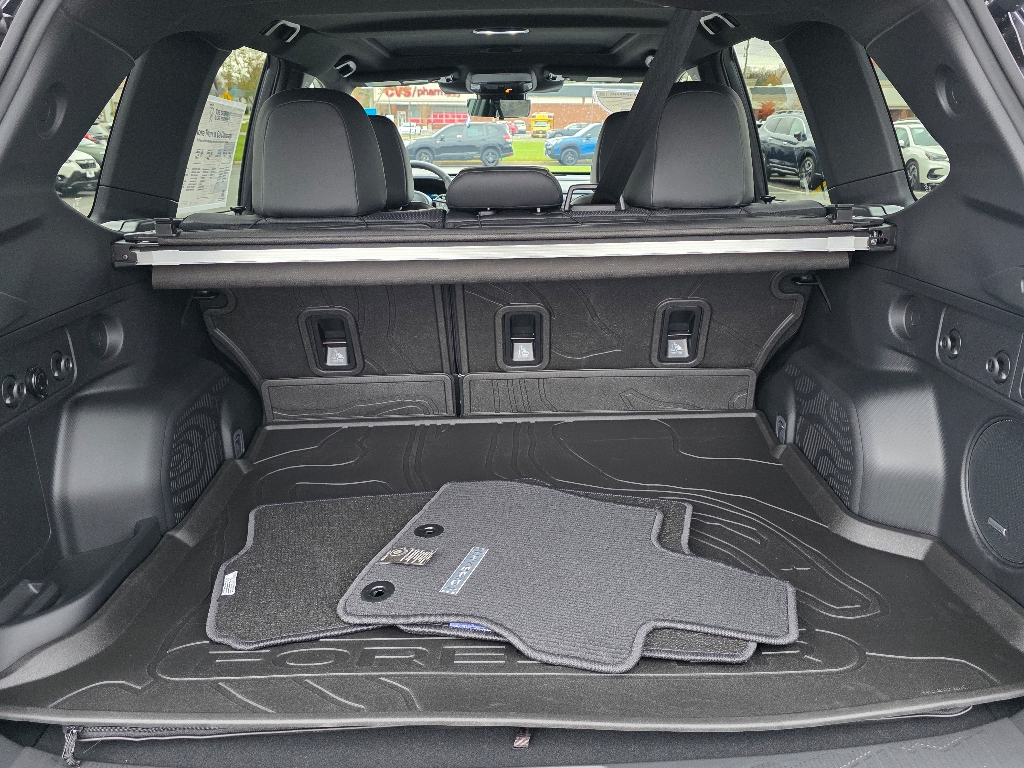 2025 Subaru Forester Touring photo 4