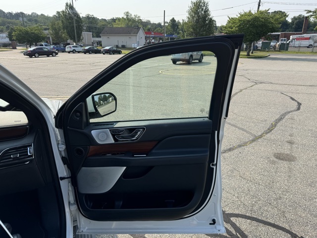 2024 Lincoln Navigator L Reserve photo 11