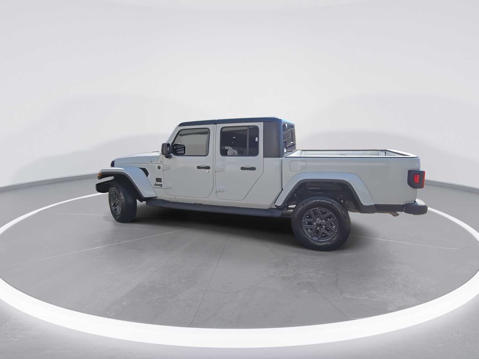 2022 Jeep Gladiator Altitude photo 6