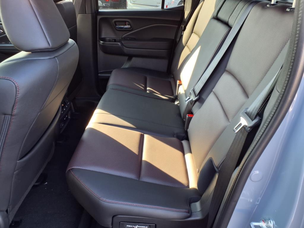 2025 Honda Ridgeline Black Edition photo 6